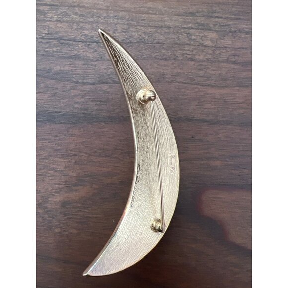 Crown Trifari Vintage Rare Brooch Brushed Goldtone Moon Leaf Elegant - Picture 5 of 7